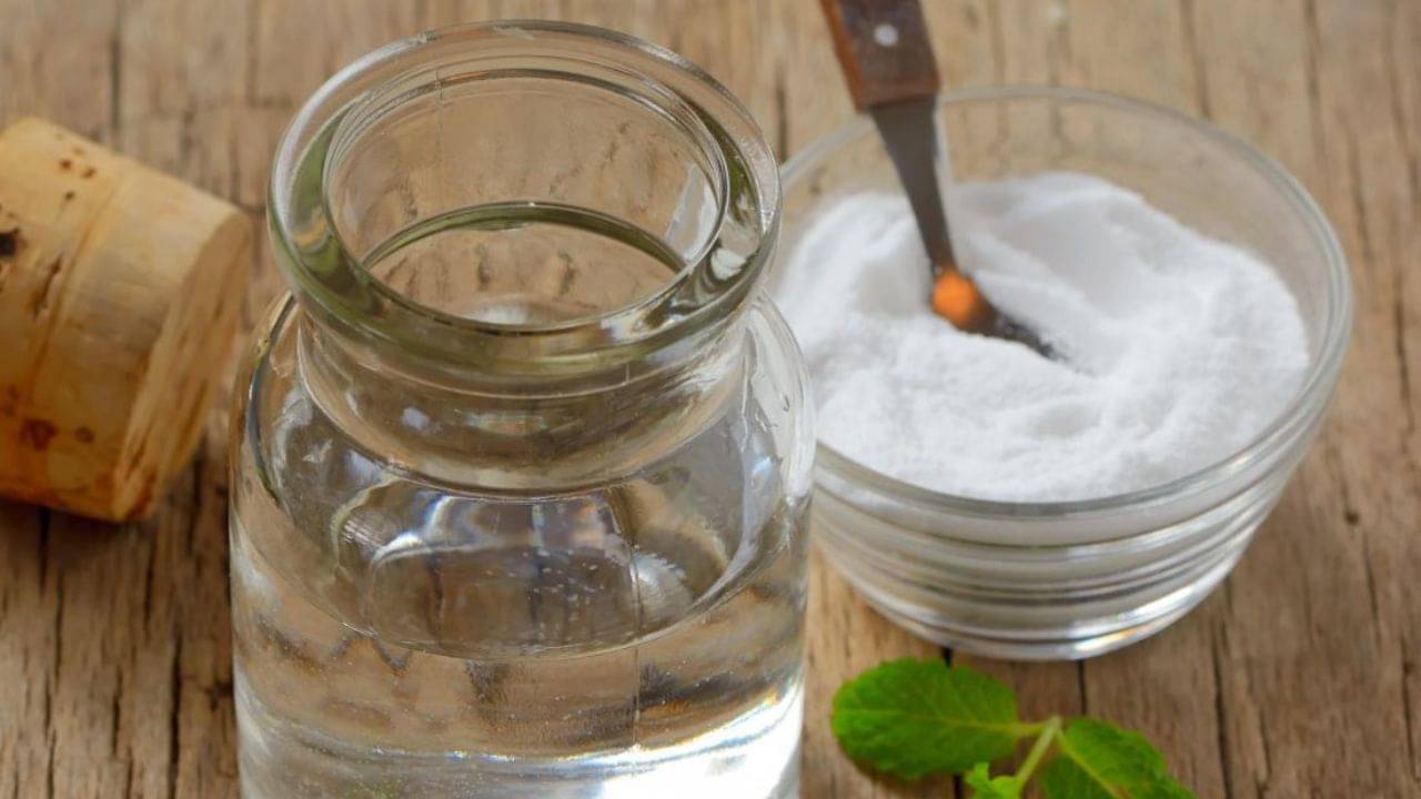 Astro Tips: জীবনে চরম সময়ের মধ্যে দিয়ে যাচ্ছেন? সামান্য নুন-জল দিয়েই মিটবে সব সমস্যা