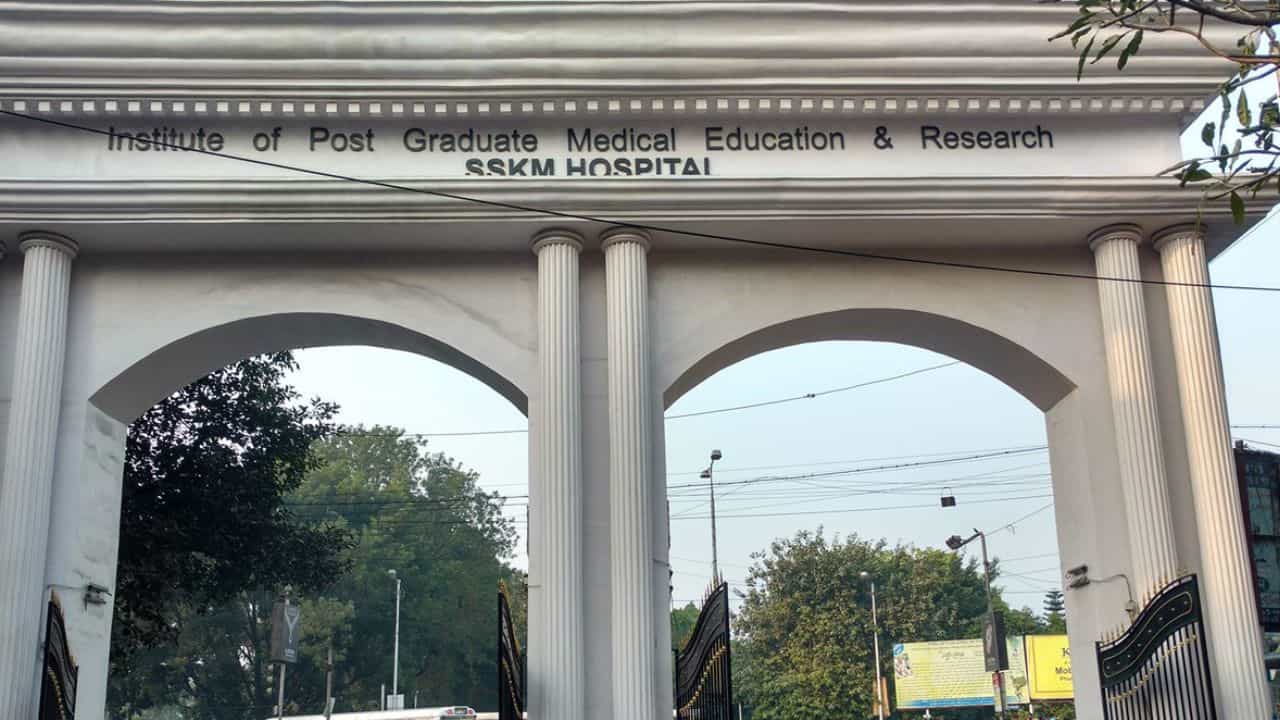 SSKM: ৩০০ বছরের পথ চলা, কলকাতা ছাড়িয়ে গ্রাম-গঞ্জের 'দুয়ারে' SSKM SSKM: ৩০০ বছরের পথ চলা, কলকাতা ছাড়িয়ে গ্রাম-গঞ্জের 'দুয়ারে' SSKM