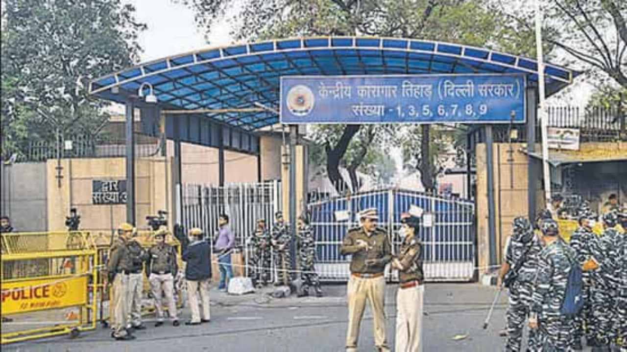 Tihar Jail: তিহার জেলের মধ্যেই যৌন লালসার শিকার! হাসপাতালে ভর্তি বিচারাধীন বন্দী