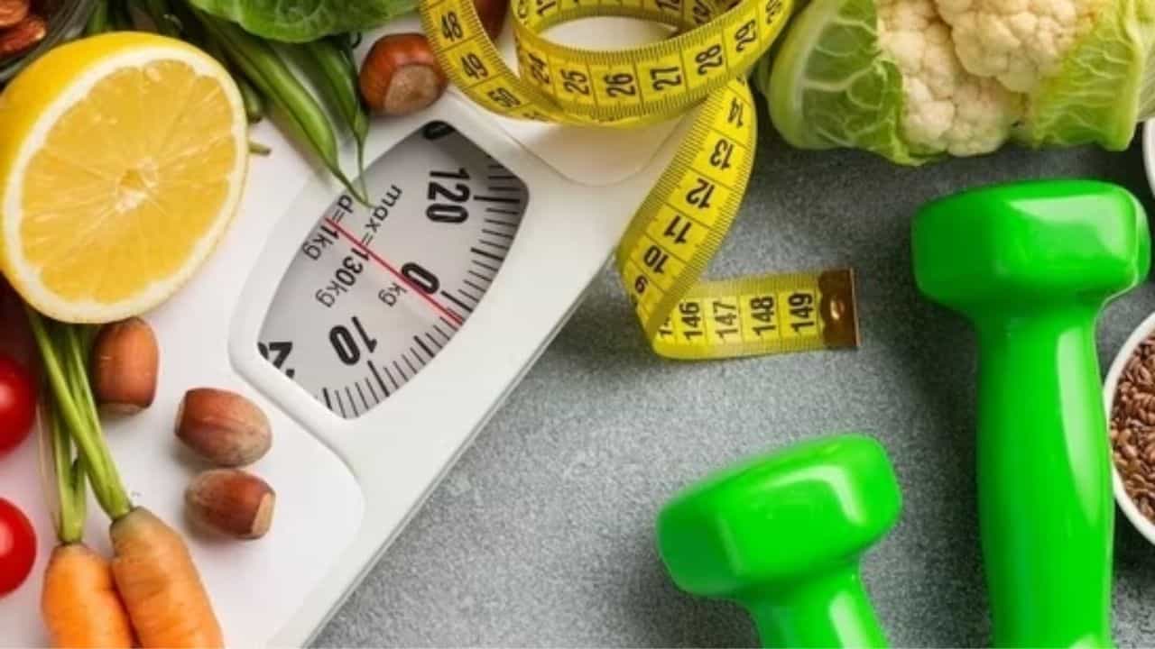 Weight Reduction Tips: দ্রুত ওজন কমাতে চান? মেনে চলুন এই নিয়ম গুলি Weight Reduction Tips: দ্রুত ওজন কমাতে চান? মেনে চলুন এই নিয়ম গুলি