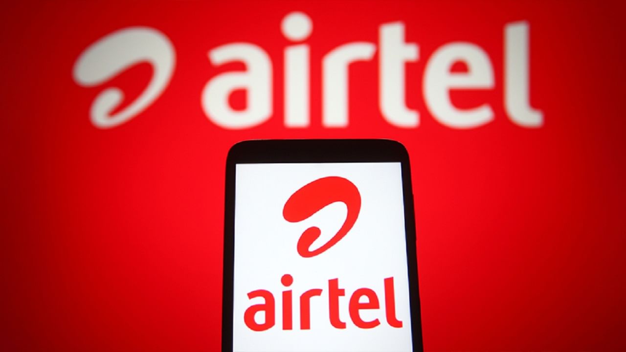 Airtel তার গ্রাহকদের জন্য বিস্তৃত রেঞ্জের রিচার্জ প্যাক অফার করে। সস্তা থেকে দামি, এক মাস থেকে এক বছর, ডেটা প্যাক থেকে টপ-আপ সহ বিভিন্ন প্ল্যান রয়েছে বেসরকারি টেলিকম সংস্থাটির কাছে। এদেশে পোস্টপেডের তুলনায় প্রিপেডের চাহিদাই সবথেকে বেশি। তাই প্রিপেড প্ল্যানেই আনলিমিটেড কলিং থেকে শুরু করে ডেটা, ওটিটি-র মতো একাধিক আকর্ষণীয় অফার দেওয়া হয়। 