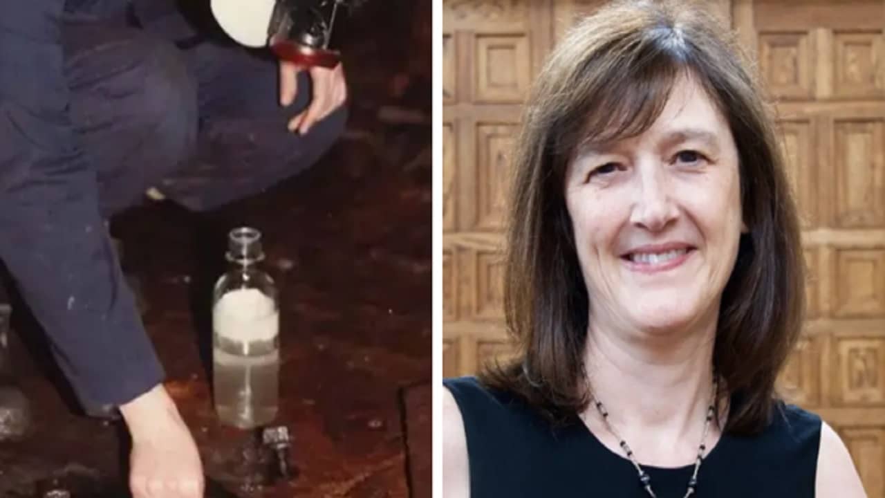 2.6 Billion Year Old Water: অবাক জলপান! 260 কোটি বছরের পুরনো পরিশুদ্ধ জল পান করে চলেছেন এই বিজ্ঞানী