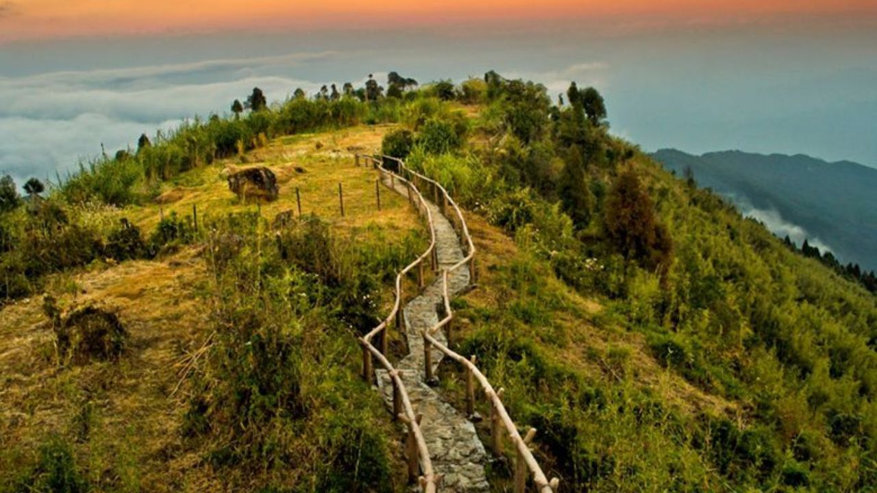 Darjeeling: শীত বিদায়ের আগে ঢুঁ মারুন পাহাড়ে, রইল স্বল্প পরিচিত তিনটি অফবিটের খোঁজ