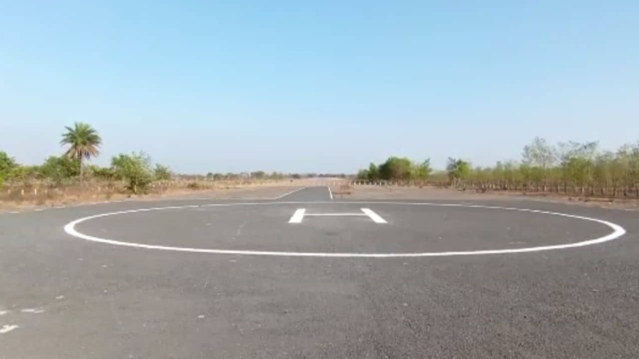 Purulia: দ্বিতীয় বিশ্বযুদ্ধের স্মৃতি উসকে পুরুলিয়া থেকে উড়বে হেলিকপ্টার? মুখ্যমন্ত্রীর জেলা সফরের আগে ময়দানে এয়ারপোর্ট অথারিটি