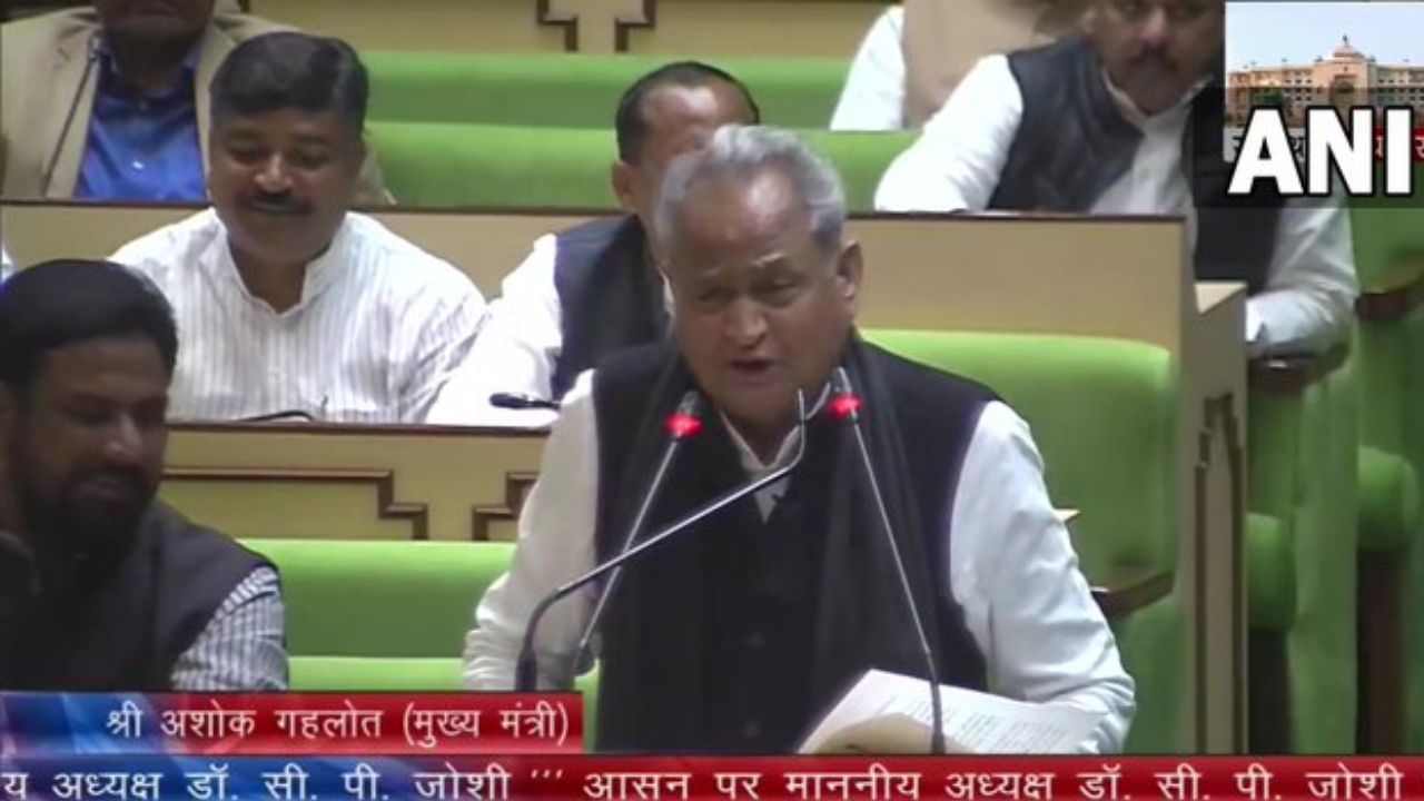 CM Ashok Gehlot কী কাণ্ড, ৮ মিনিট ধরে পুরনো বাজেট পড়লেন মুখ্য়মন্ত্রী