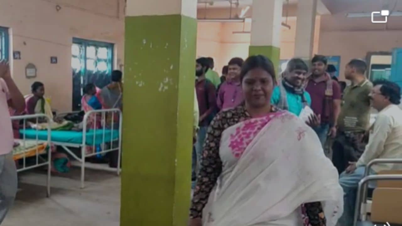 Didir Suraksha Kavach: হাসপাতালেও দিদির সুরক্ষা কবচ কর্মসূচি! ঠায় দাঁড়িয়ে দেখলেন স্বাস্থ্য আধিকারিকও