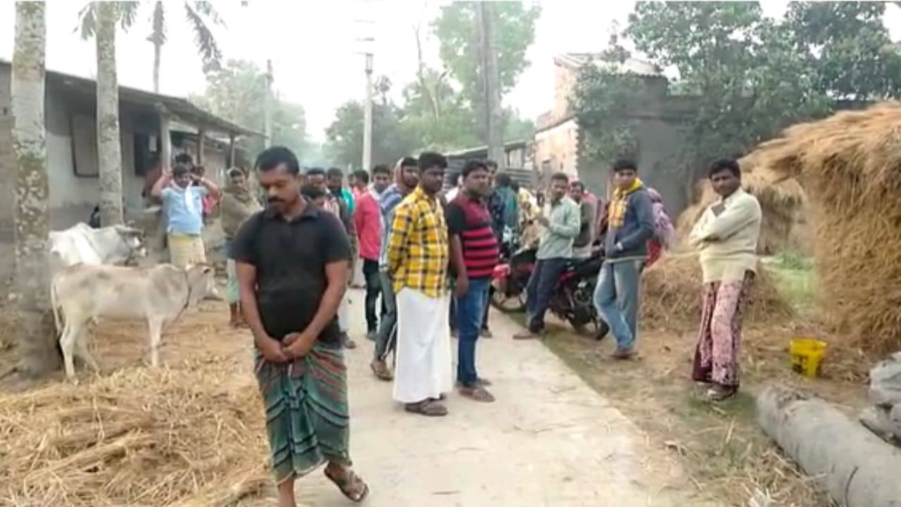 Basanti Bomb: তা বলে শিশু শিক্ষা কেন্দ্রের সামনেও! গ্রামের পরিবেশ কী হচ্ছে! বাসিন্দাদের সঙ্গে উদ্বিগ্ন প্রশাসনও