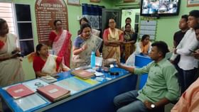 Bhangar School: ভাঙড়ে বালিকা বিদ্যালয়ে ঢুকে 'দাদাগিরি', নিজেকে অভিভাবক বললেন তৃণমূল নেতা Bhangar School: ভাঙড়ে বালিকা বিদ্যালয়ে ঢুকে 'দাদাগিরি', নিজেকে অভিভাবক বললেন তৃণমূল নেতা