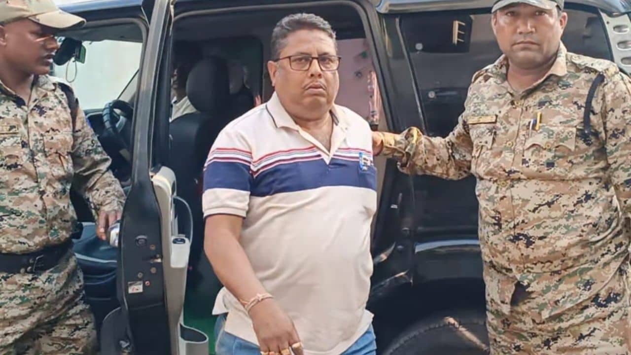 Diamond Harbour: পানীয় জলে পোকা ও কেঁচো, ভাইরাল ভিডিয়ো দেখে কড়া পদক্ষেপ অভিষেক বন্দ্যোপাধ্যায়ের, গ্রেফতার ইঞ্জিনিয়ার