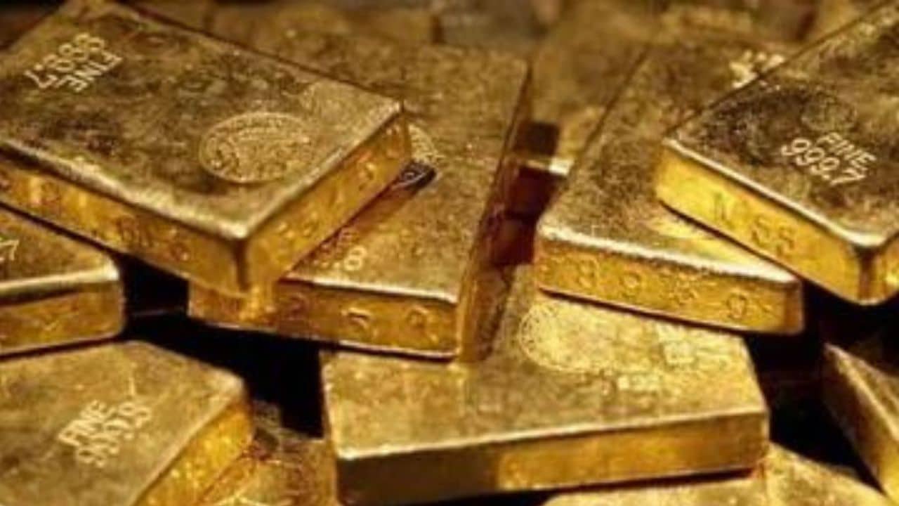 Gold Recovery: গেঞ্জির কলারে লুকানো সোনা! পাচারের অভিনব ছক বানচাল কলকাতা বিমানবন্দরে