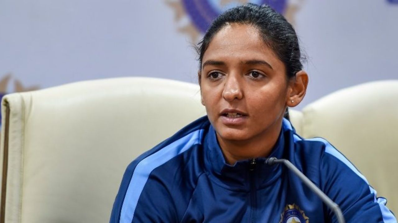 Women's T20 World Cup 2023: সেমির লড়াইয়ের আগে জোর ধাক্কা, গুরুতর অসুস্থ হয়ে হাসপাতালে হরমনপ্রীত