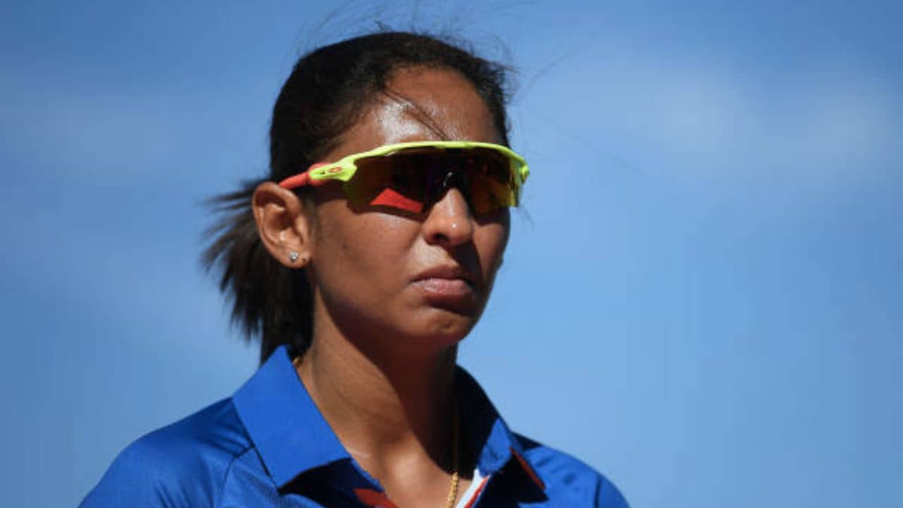 Harmanpreet Kaur: কাঁদো মুখটা দেশবাসীকে দেখাতে চাই না, সানগ্লাস পরে এলেন হরমনপ্রীত