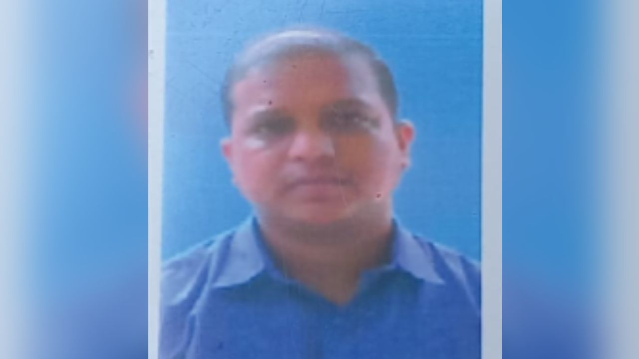 Hooghly School Teacher: ব্ল্যাক বোর্ডে বাবা-মায়ের জন্য একটা লাইন, ডিআই অফিসে নথি যাচাইয়ের আগের সন্ধ্যায় অঙ্কের স্যরের চরম পরিণতি