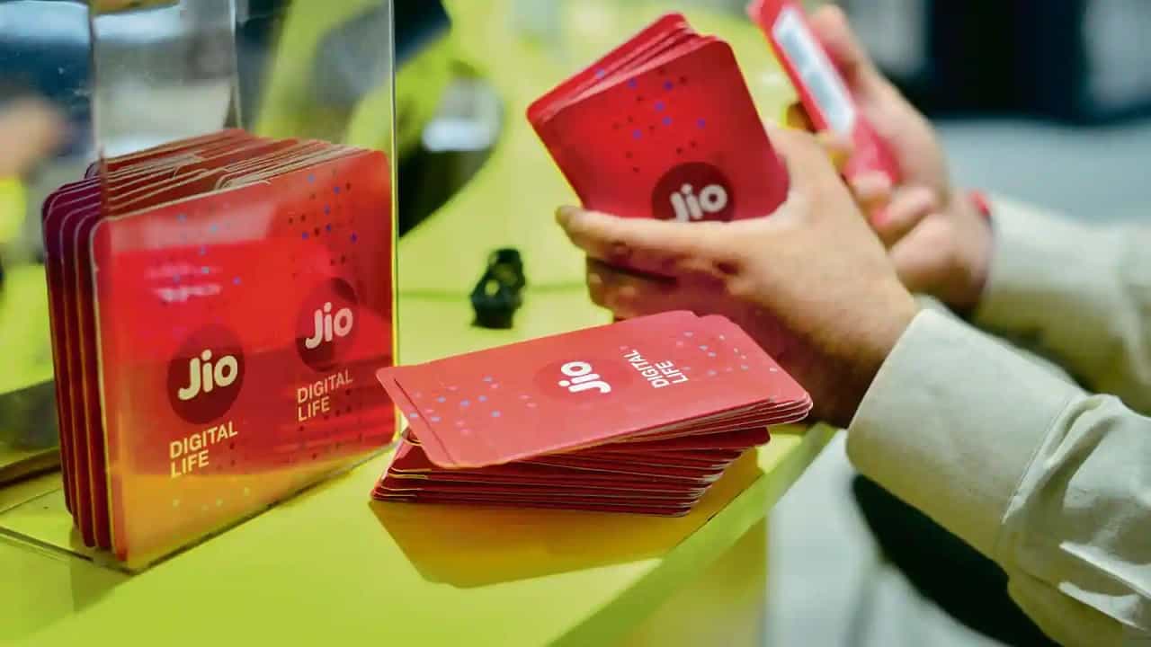 Reliance Jio-র 152 টাকার প্ল্যানে ধামাকা অফার, সারা মাস আনলিমিটেড কলিং ও ডেটা Reliance Jio-র 152 টাকার প্ল্যানে ধামাকা অফার, সারা মাস আনলিমিটেড কলিং ও ডেটা