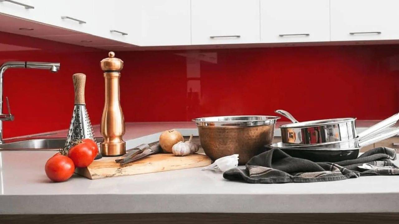Kitchen Vastu Tips: বাড়িতে রোগভোগ লেগেই রয়েছে? সুস্থ-সবল থাকতে রান্নাঘরের বাস্তুদোষ দূর করুন এভাবে...