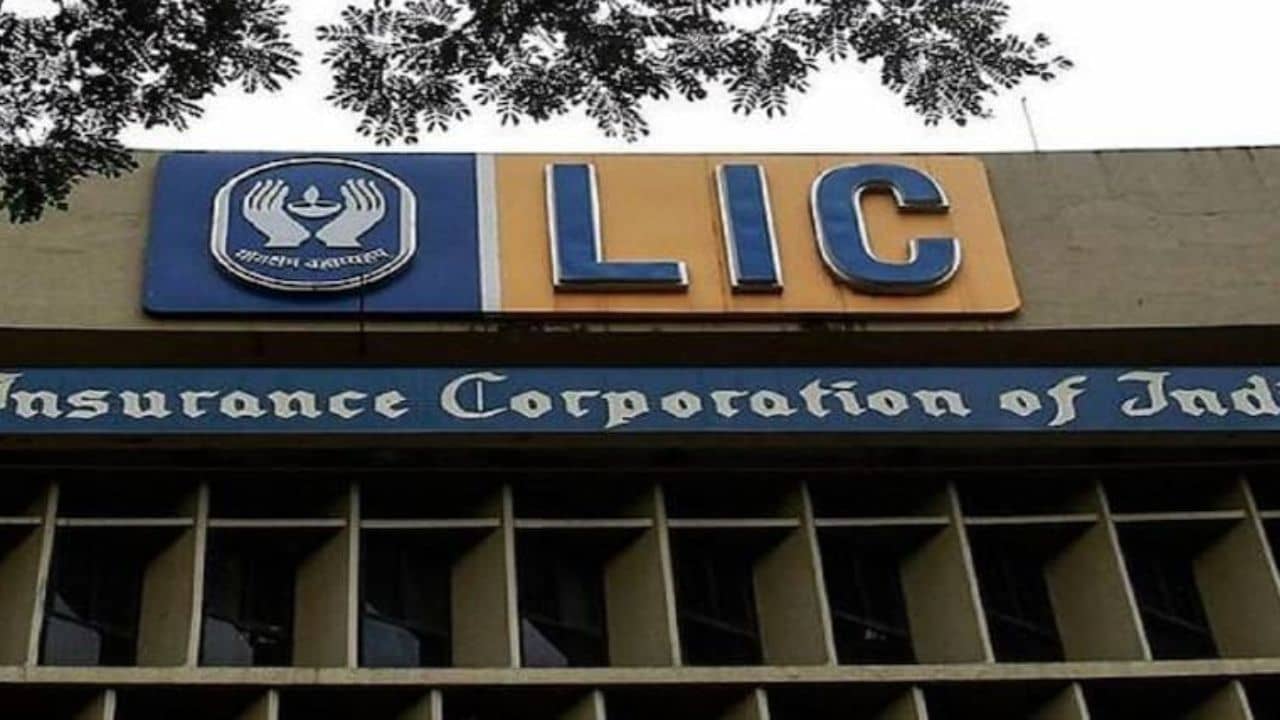 LIC Jeevan Azad: LIC-র এই প্ল্যানে বিনিয়োগ করে অল্প সময়েই আয় করুন ৫ লক্ষ টাকা, জানুন বিস্তারিত