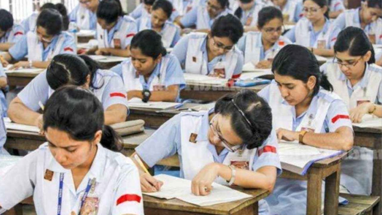 Madhyamik Examination: পাহাড় বনধের খবরে উদ্বিগ্ন ৯ হাজার মাধ্যমিক পরীক্ষার্থী, সমস্যা হবে না বলে পর্ষদকে আশ্বাস বিনয়ের