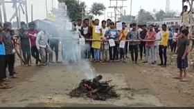 Purba Medinipur : সামনেই পরীক্ষা, কিন্তু এখনও আসেনি অ্যাডমিট; ক্ষোভে স্কুলেই শিক্ষকদের তালা দিল পড়ুয়ারা Purba Medinipur : সামনেই পরীক্ষা, কিন্তু এখনও আসেনি অ্যাডমিট; ক্ষোভে স্কুলেই শিক্ষকদের তালা দিল পড়ুয়ারা