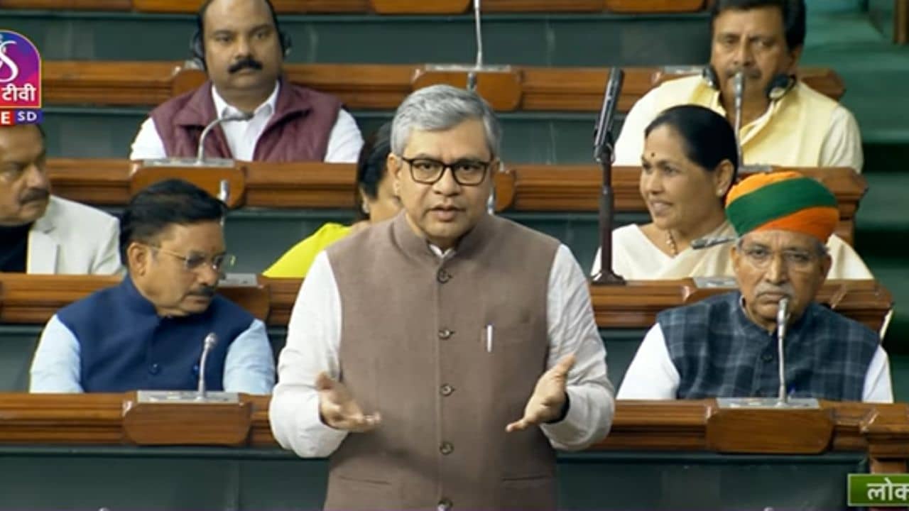 Ashwini Vaishnaw: অনলাইন গেমিং কি এবার নিয়ন্ত্রণ করবে কেন্দ্র? বড় ইঙ্গিত অশ্বিণী বৈষ্ণবের