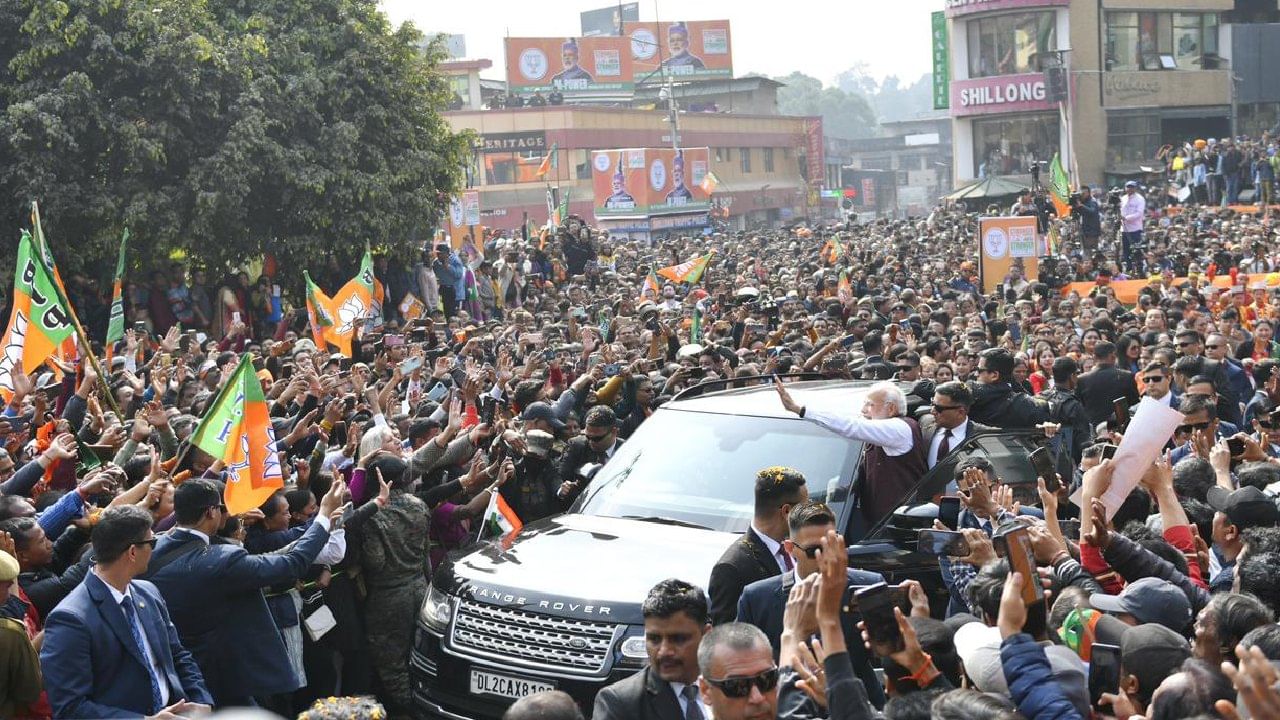 প্রধানমন্ত্রীর সফরের জন্য শিলংয়ে বিশেষ নিরাপত্তার ব্যবস্থা করা হয়। শহরে এক হাজারেরও বেশি নিরাপত্তাকর্মী মোতায়েন করা হয়েছিল।