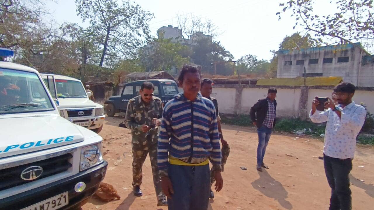 Murder in Purulia : স্ত্রীর মাথায় লাগাতার কোপ, মৃত্যুর কোলে ঢোলে পড়তেই চম্পট স্বামীর