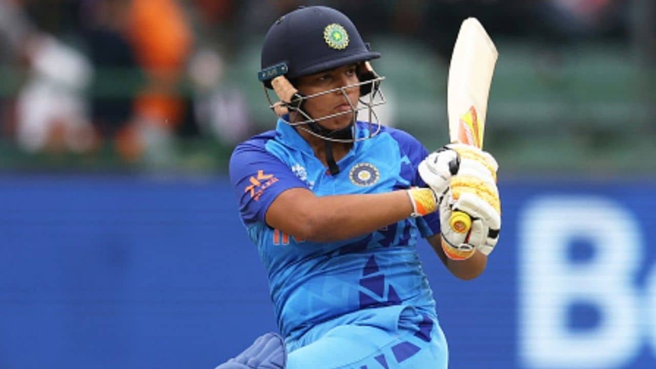 Richa Ghosh: বাইশ গজ ও ব়্যাঙ্কিং দুইয়েই দাপট, ব্যাটারদের তালিকায় বড় লাফ রিচার