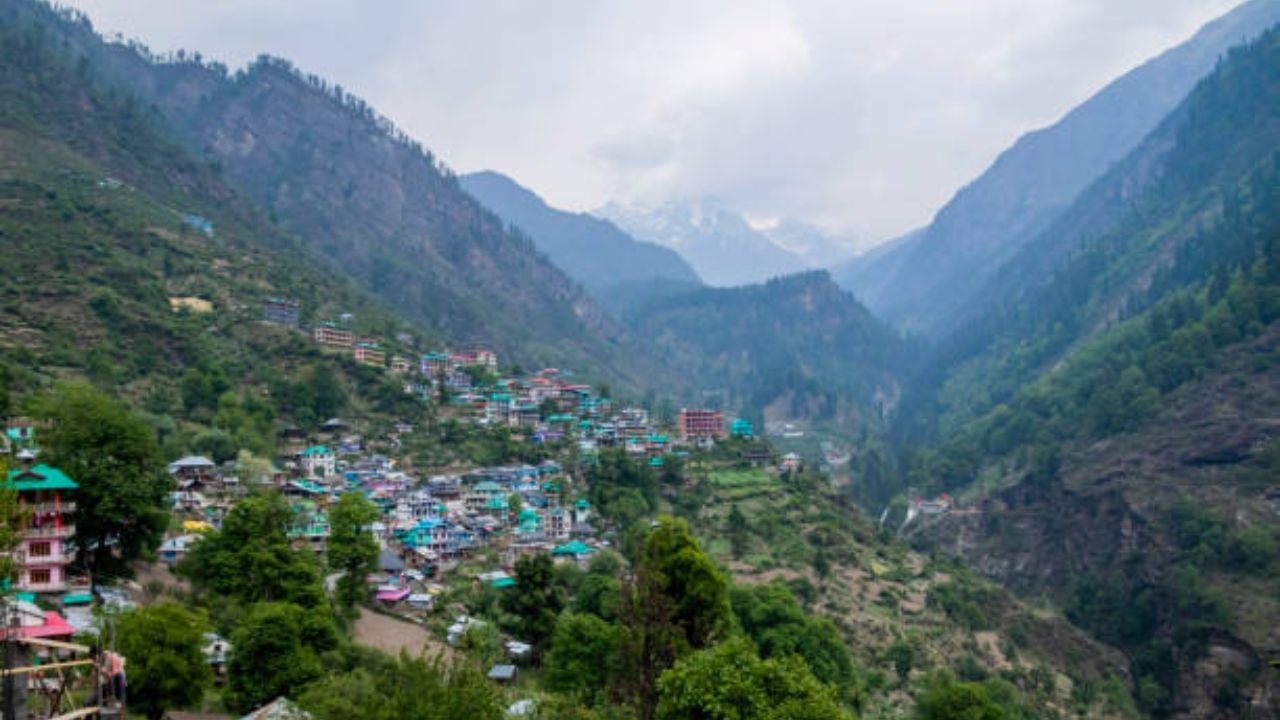 Himachal Pradesh: দোলে হিমাচল প্রদেশে বেড়াতে যেতে চান? কম বাজেটে ফিট হবে এই ৫ ডেস্টিনেশন