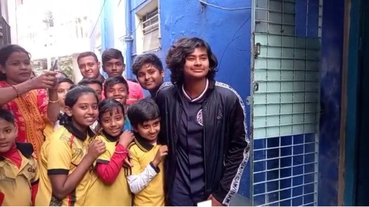 Titas Sadhu ঘরে ফিরেও ফুরসৎ নেই, তিতাসকে ঘিরে উচ্ছ্বাসে ভেসে আট থেকে