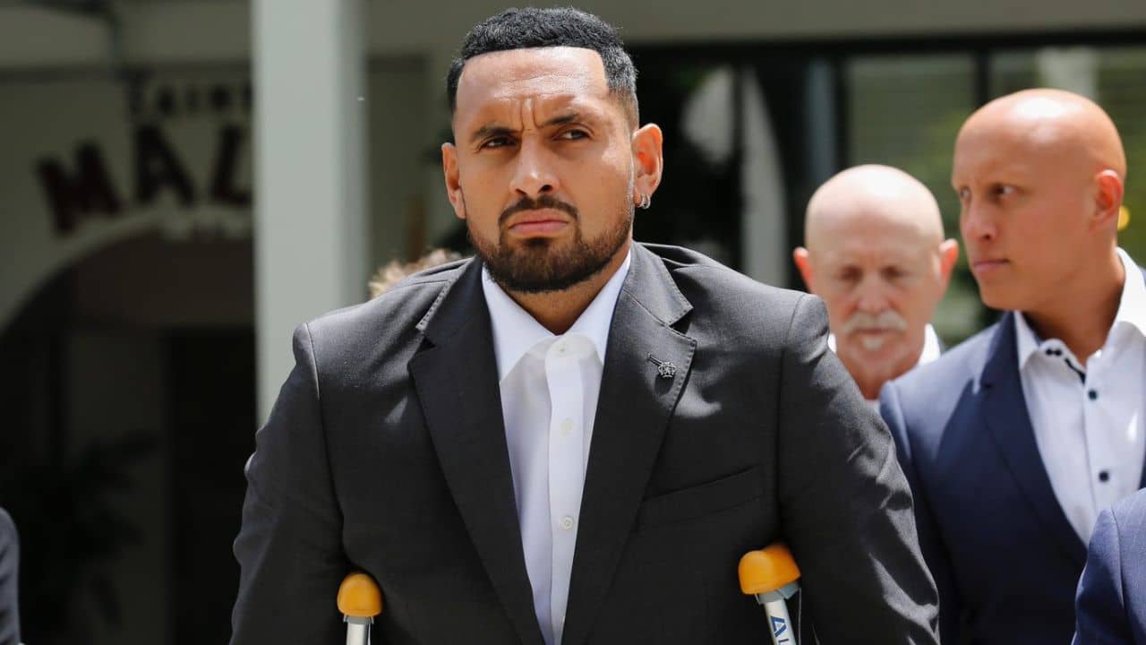 Nick Kyrgios: চলন্ত গাড়ি থেকে ঠেলে ফেলে দিয়েছিলেন বান্ধবীকে, চরম হেনস্তার মুখে টেনিস তারকা!