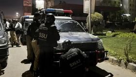 Terror Attack: করাচিতে পুলিশের সদর দফতরে জঙ্গি হামলা Terror Attack: করাচিতে পুলিশের সদর দফতরে জঙ্গি হামলা
