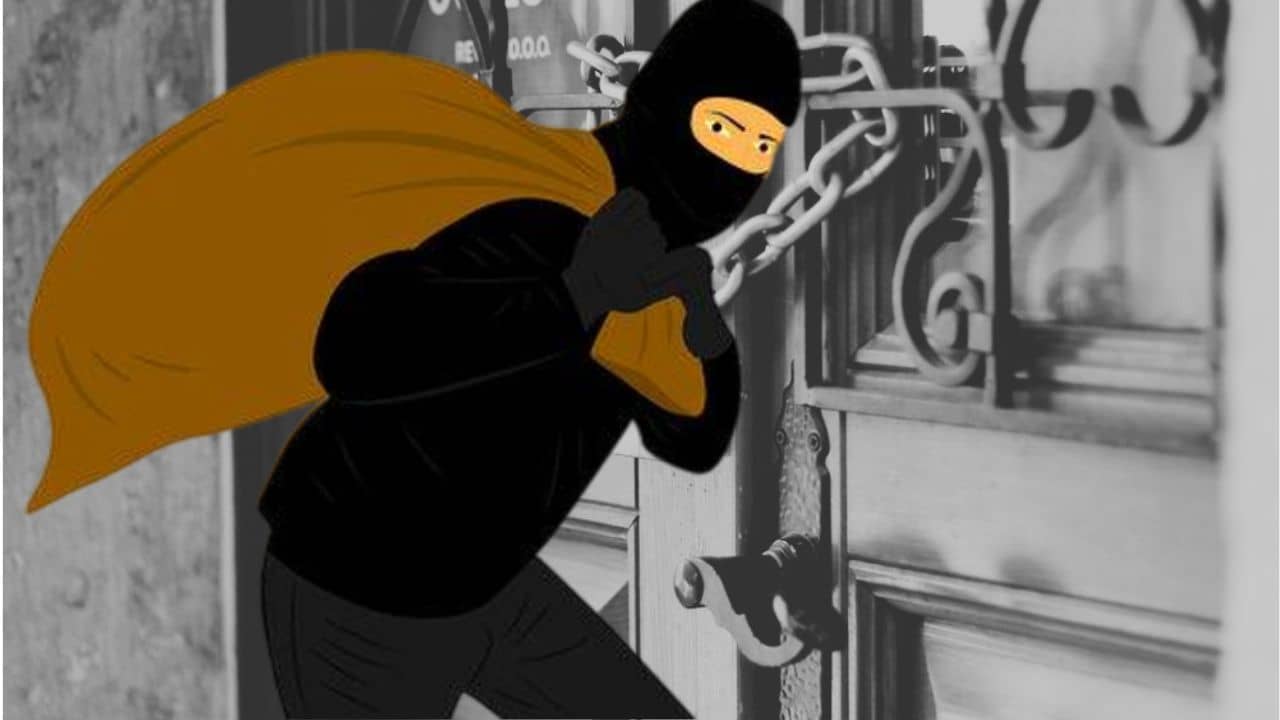 Theft Case: ঘরে প্রাক্তন কাউন্সিলর, দরজা বন্ধ করে লাখ লাখ টাকার সম্পত্তি লুঠ