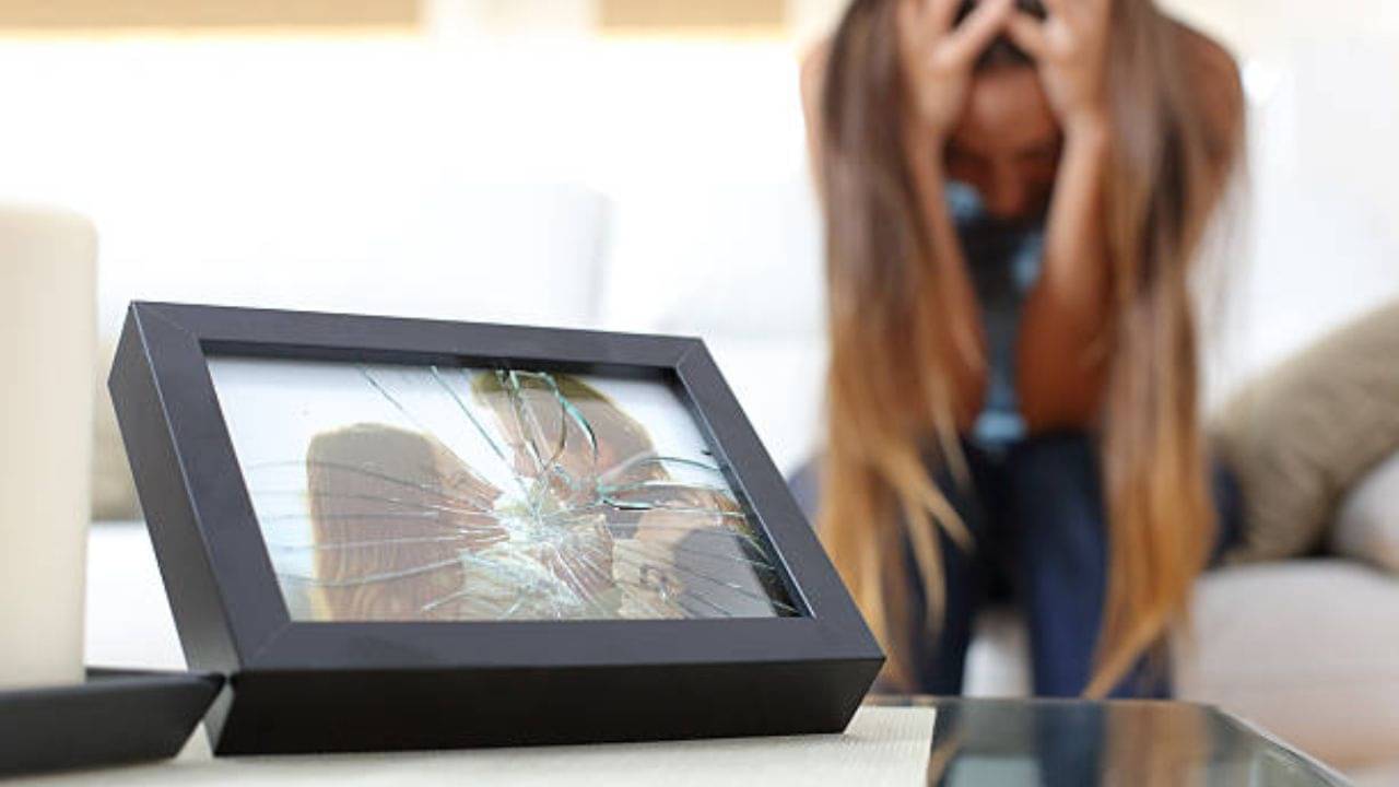 Remedies for Lost Love: হারানো প্রেম ফিরে পেতে চান? লাল কিতাবের এই ৫ টোটকা কাজে লাগান