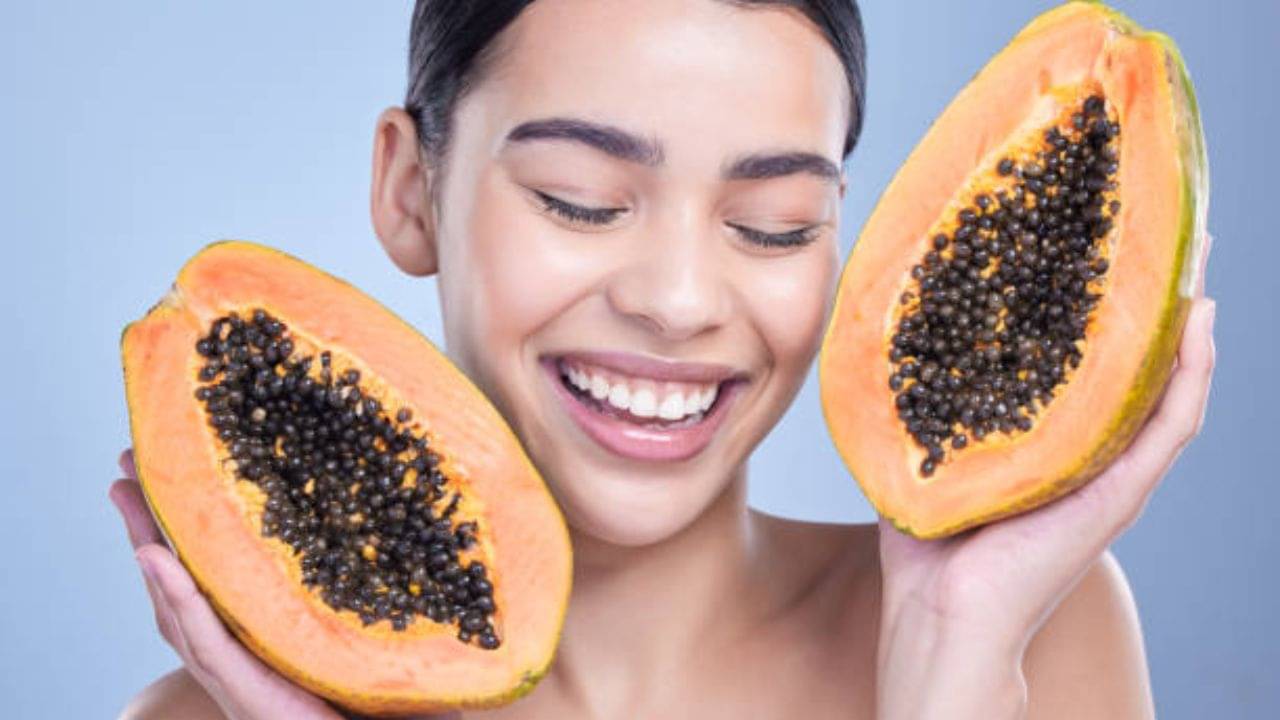 Papaya for Skin Care: সামনেই বিয়ের বাড়ি, পার্লার যাওয়ার সময় নেই? দুটো টুকরো পাকা পেঁপে মুখে ঘষে নিন