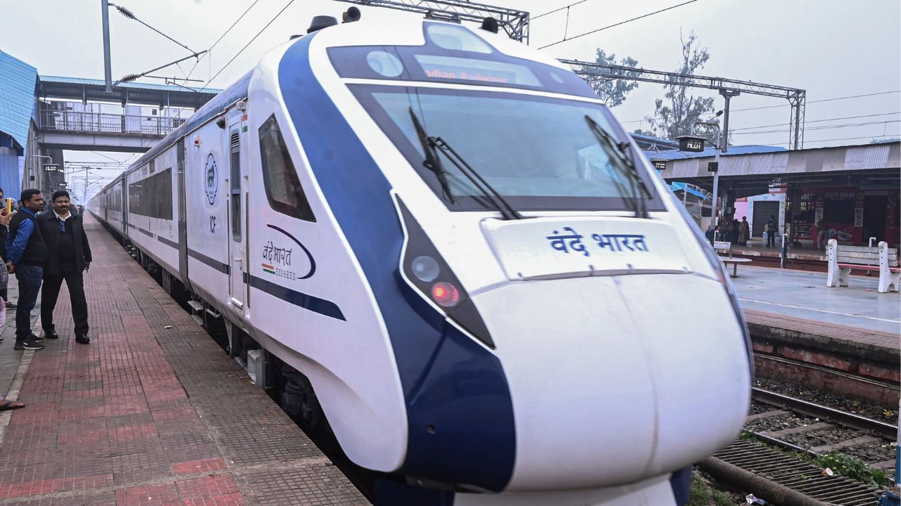 Vande Bharat Express: এক বেলাতেই এবার পৌছে যাবেন বারাণসী, রাজ্য়কে নতুন বন্দে ভারত উপহার রেলের