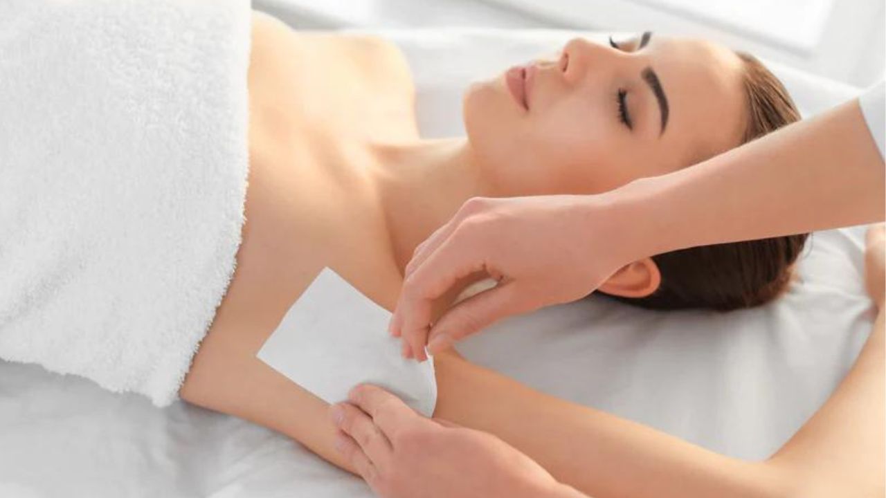 Waxing: ওয়াক্সিংয়ে আতঙ্ক! এভাবে হাতের লোম বা আন্ডারআর্মস পরিষ্কার করলে লাগবে না এক ফোঁটাও ব্যথা-যন্ত্রণা Waxing: ওয়াক্সিংয়ে আতঙ্ক! এভাবে হাতের লোম বা আন্ডারআর্মস পরিষ্কার করলে লাগবে না এক ফোঁটাও ব্যথা-যন্ত্রণা