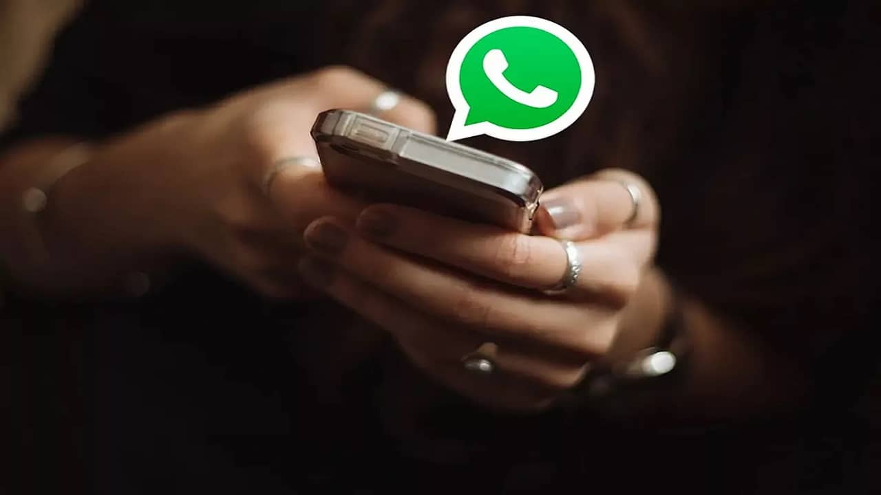 WhatsApp Hands Free: হাত না লাগিয়ে WhatsApp করবেন কীভাবে? আশ্চর্য ট্রিকে ফোন না ছুঁয়েই মেসেজ-কল সব