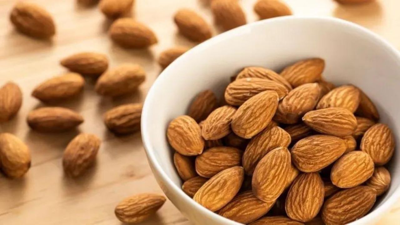 Side Effects of Almonds মুঠো মুঠো আমন্ড খেয়ে ওজন কমাতে চান? হতে পারে