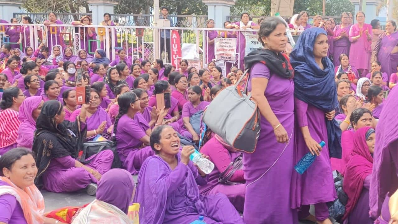 Asha Worker: আশাকর্মীদের ডেপুটেশন ঘিরে তুলকালাম স্বাস্থ্য়ভবনচত্বর