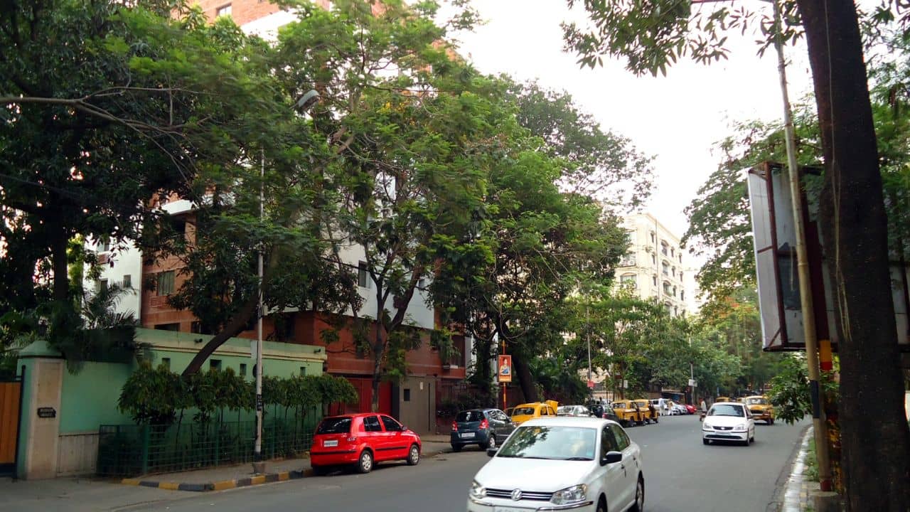 Ballygunge Theft: হঠ্ করে আসা বন্ধ, ফোন করলে দেখান অদ্ভুত কারণ! বাড়িতে ঢুঁ দিয়ে দেখেন পরিচারিকারই রয়েছে ১০ লাখেরও বেশি গয়না