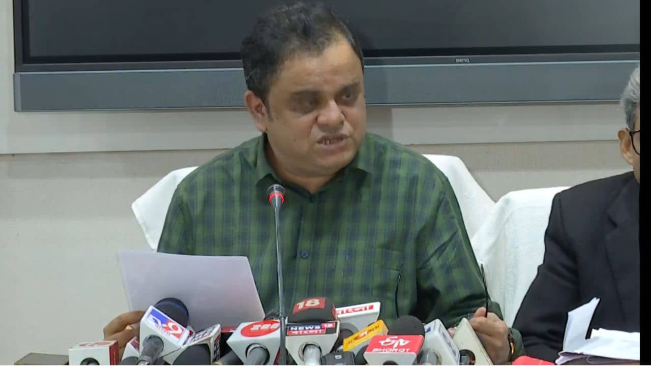 Bratya Basu on Kuntal: দালালের বাড়িতে OMR শিট মিললে দায় সরকারের নয়, কুন্তল ইস্যুতে জবাব ব্রাত্যর