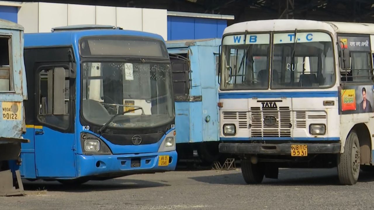 Bus Service: ডিপোয় পড়ে নষ্ট হচ্ছে সরকারি বাস, PPE মডেলের কাজ আদৌ এগোল?