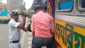 Youth dies inside Bus: বাসে বসে ঘামছিলেন, ধীরে ধীরে মৃত্যুর কোলে ঢলে পড়লেন যুবক Youth dies inside Bus: বাসে বসে ঘামছিলেন, ধীরে ধীরে মৃত্যুর কোলে ঢলে পড়লেন যুবক