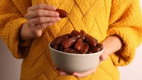 Dates for woman: অন্তঃসত্ত্বা অবস্থায় রোজ খেজুর খান, উপকার মিলবে গুণে-গুণে Dates for woman: অন্তঃসত্ত্বা অবস্থায় রোজ খেজুর খান, উপকার মিলবে গুণে-গুণে