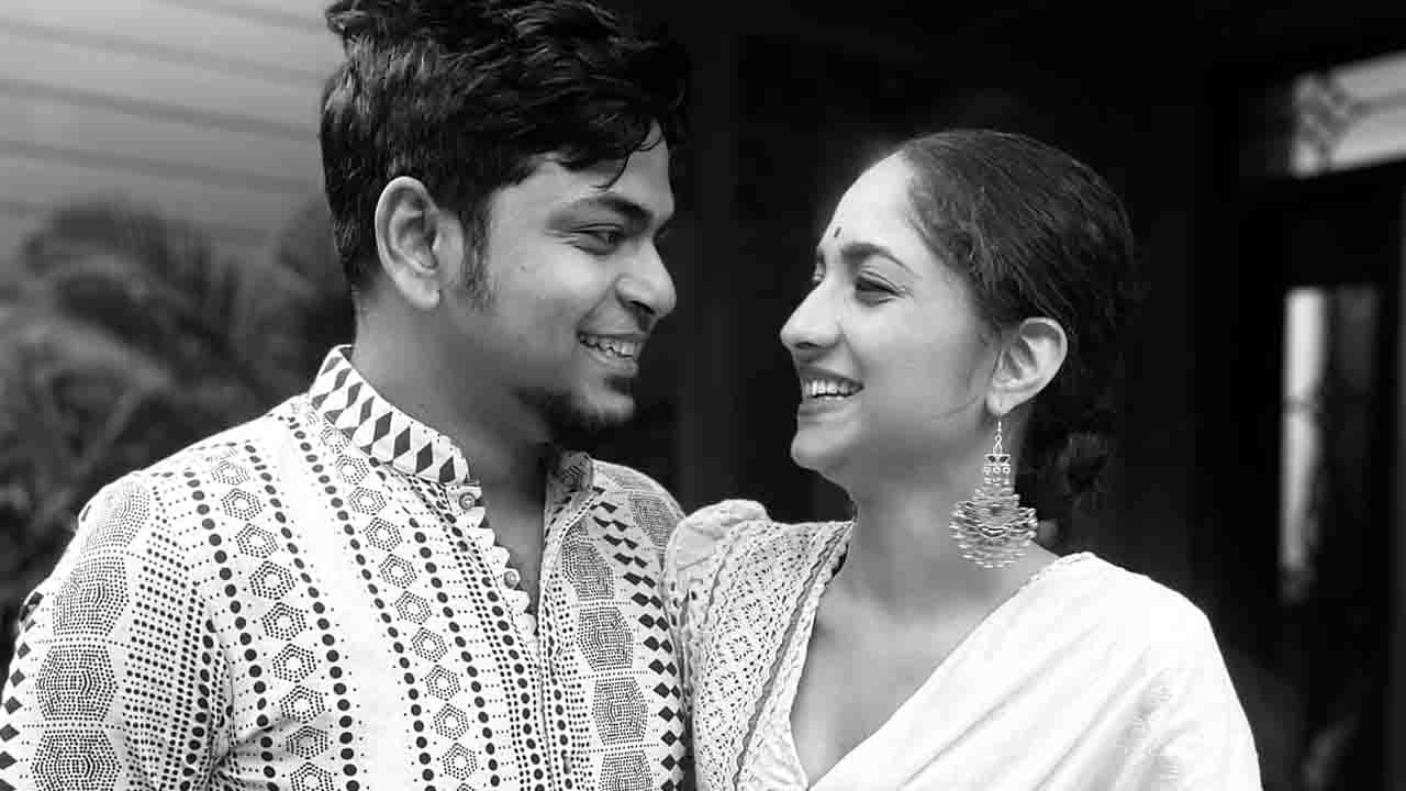 Tollywood Wedding: দুনির্বার এবং তাঁর প্রেমিকা কাউকে তোয়াক্কা করেন না; বিয়ের আগে অকপট গায়কের হবু স্ত্রী