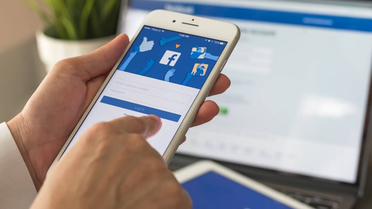 Facebook Tips and Tricks: কেউ লুকিয়ে আপনার Facebook প্রোফাইল দেখেছে? চেক করে নিন এই উপায়ে