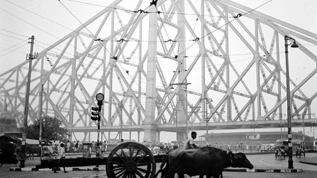 Howrah Bridge: আশিতে তিলোত্তমার 'গ্র্যান্ড ওল্ড লেডি'! পন্টুন ব্রিজ থেকে রবীন্দ্র সেতুর জার্নিটা কেমন ছিল?