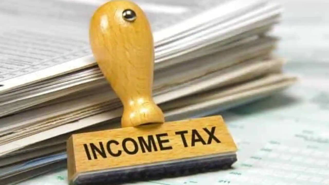 Income Tax: নতুন কর কাঠামোয় আয়কর দিলে কোন কোন ক্ষেত্রে ছাড় পাওয়া যাবে জানেন