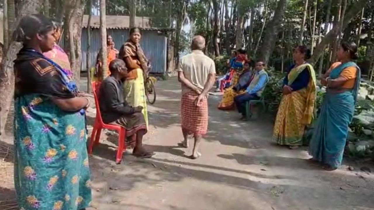 Jalpaiguri: টাকা নেই, মৃতদেহ নিয়ে বাড়ি ফেরাই দায় হচ্ছিল পরিবারের; বিডিওর হস্তক্ষেপে মিলল পথ