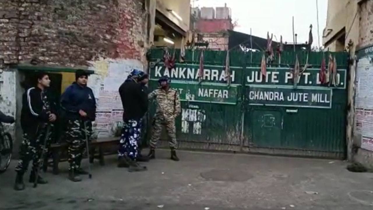 Jute mill: শাসকের কোন্দলের জের, জুটমিল খুলতে নামানো হল বিশাল পুলিশবাহিনী