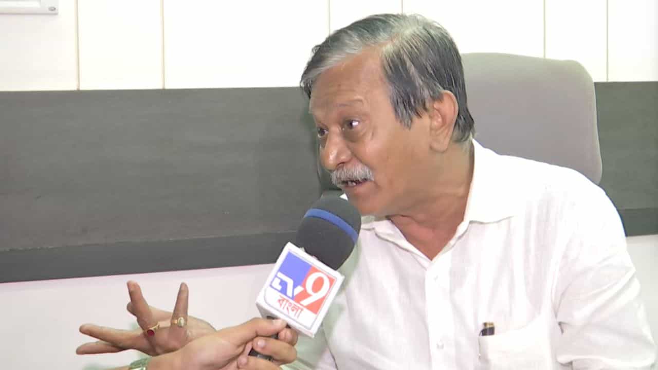 Kalighat Kaku: 'সাহেব অন্য গ্রহের মানুষ, কেউ তাঁকে ছুঁতে পারবে না', অভিষেক নিয়ে মন্তব্য কালীঘাটের কাকুর Kalighat Kaku: 'সাহেব অন্য গ্রহের মানুষ, কেউ তাঁকে ছুঁতে পারবে না', অভিষেক নিয়ে মন্তব্য কালীঘাটের কাকুর
